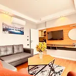 Golden Airport - 4*