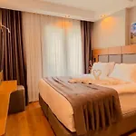 Golden Airport - 4*