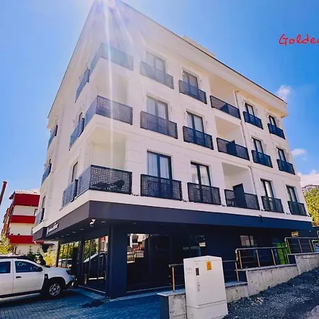 Hotel apartamentowy Golden Airport - 4*