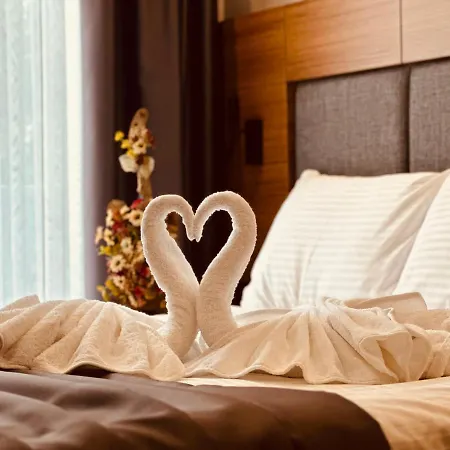 Golden Airport - Hotel apartamentowy 4*