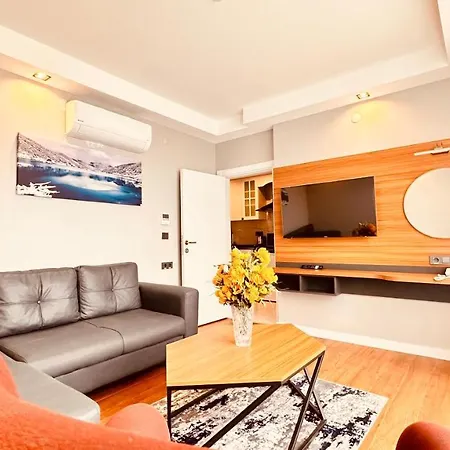 Golden Airport - 4*