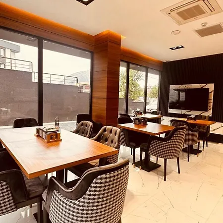 Aparthotel Golden Airport - *