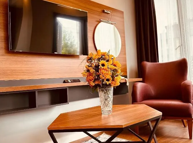 Golden Airport - Hotel apartamentowy 4*