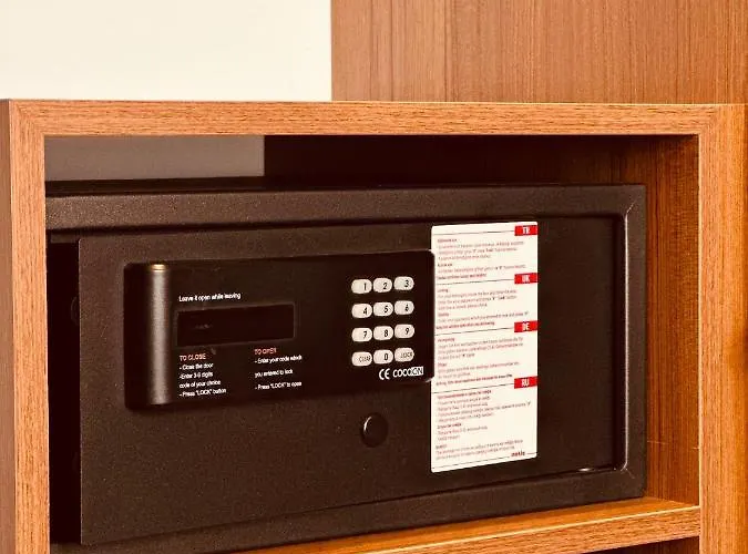 Golden Airport - Hotel apartamentowy 4*